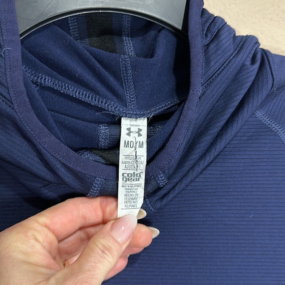 UNDER ARMOUR Ladies’ Cold Gear No Breaks Balaclava Running Hoodie, Size M, EUC - Picture 4 of 11